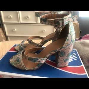 Lara Jacquard Metallic Heels 👠